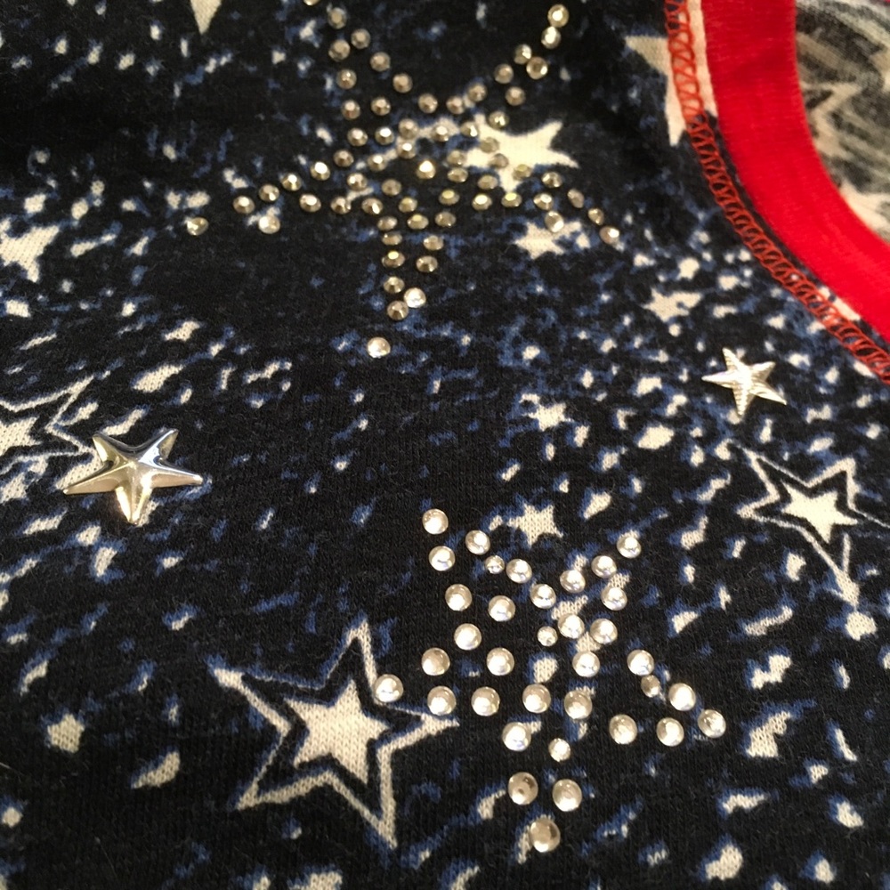 Onque Casuals Star Studded Top M FREE SHIP - Picture 2 of 6